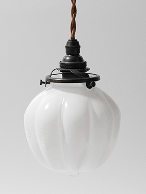 �c�䏫������̃y���_���g���C�g�E�x